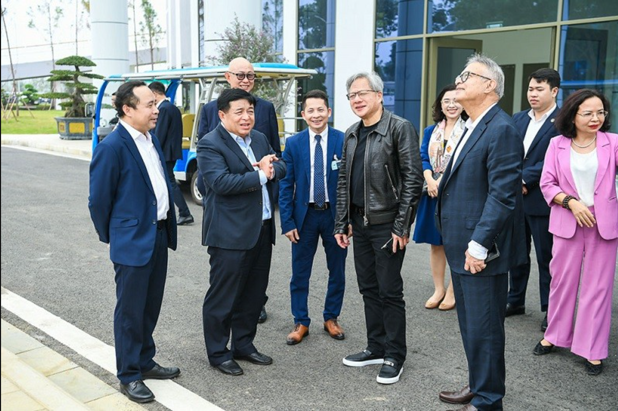 From April 22nd to 26th, a delegation from NVIDIA Corporation (USA), led by Mr. Keith Strier, Vice President of NVIDIA, will visit Vietnam to survey locations in three cities: Hanoi, Da Nang, and Ho Chi Minh City.